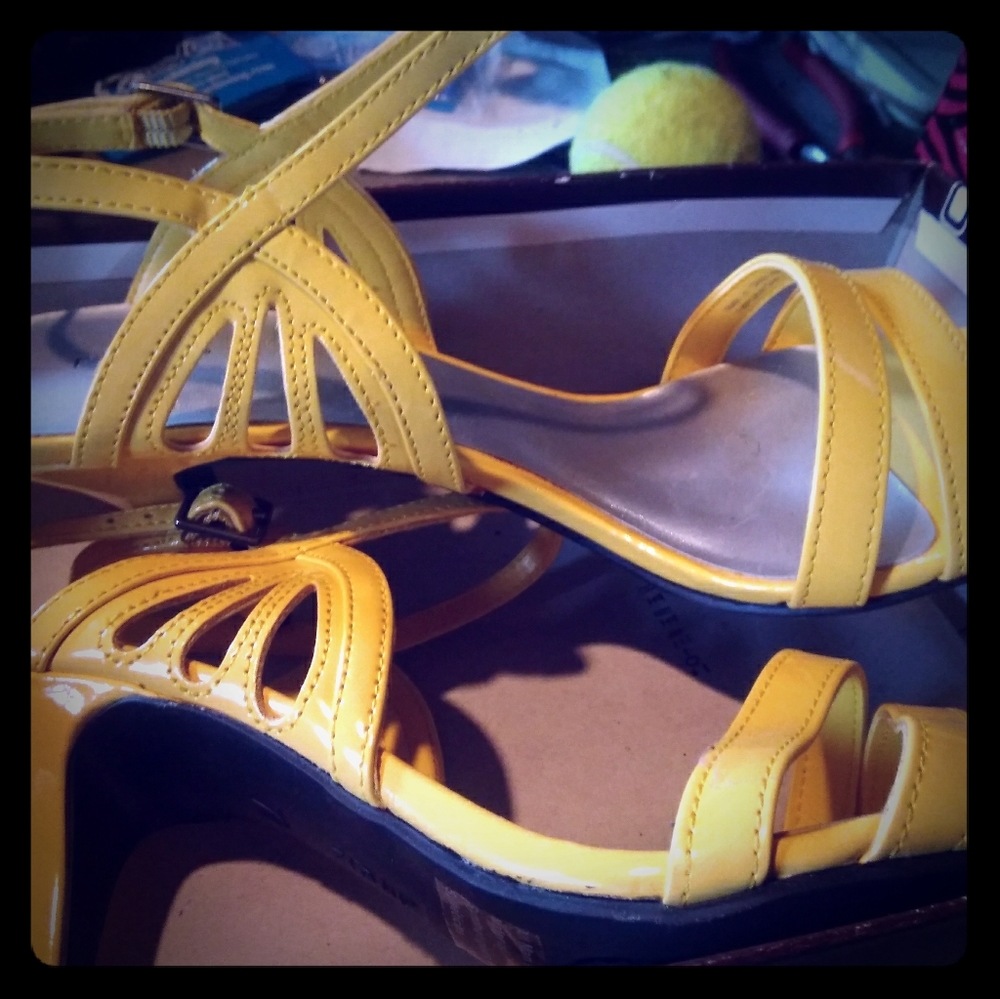 Fioni yellow heels